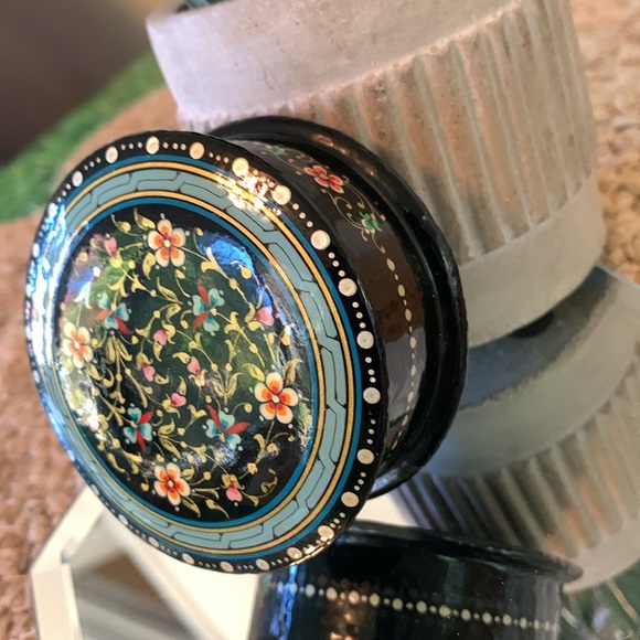 UzbekAlive, lacquer floral trinket box, EUC - Picture 3 of 10